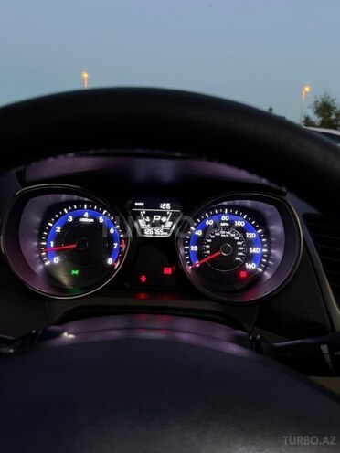 Hyundai Elantra-19