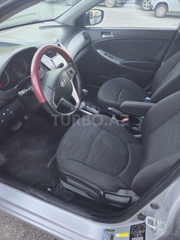 Hyundai Accent-7