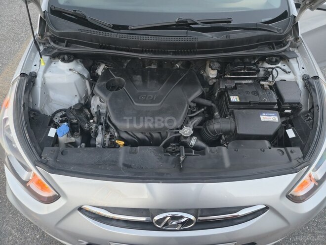 Hyundai Accent-6