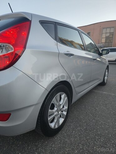 Hyundai Accent-13