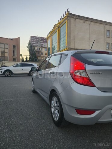 Hyundai Accent-14