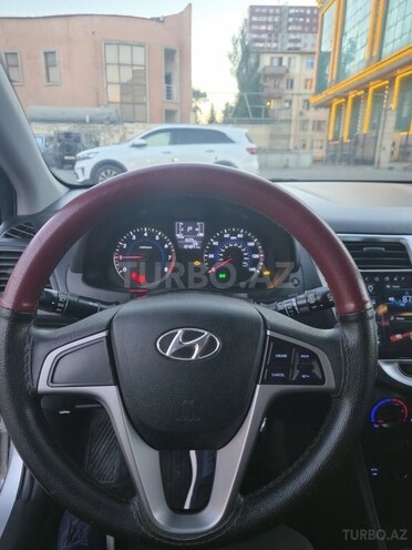 Hyundai Accent-8