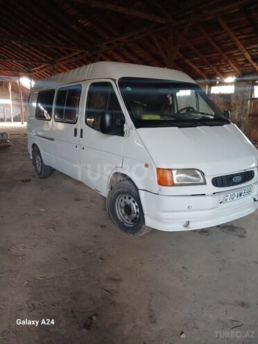 Ford Transit-4