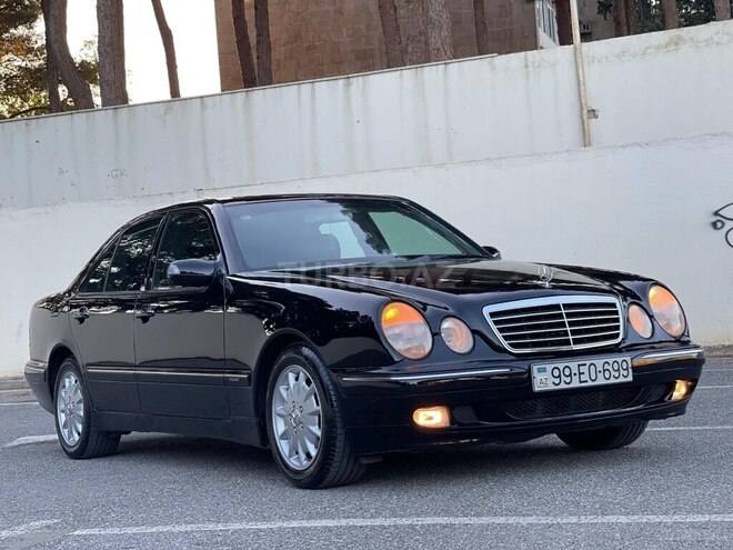 Mercedes E 240-1