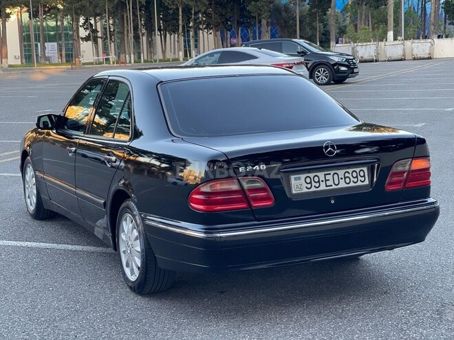 Mercedes E 240-5