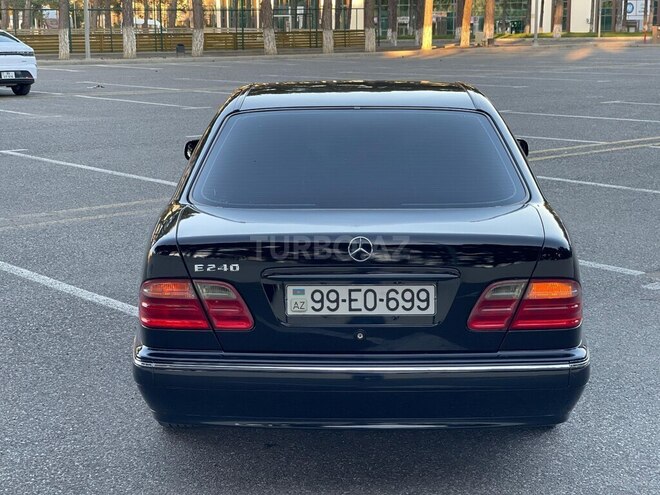 Mercedes E 240-6