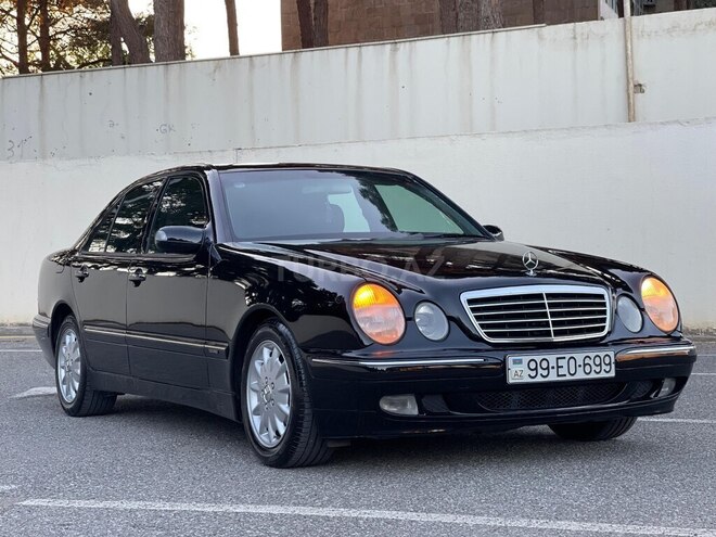 Mercedes E 240-11