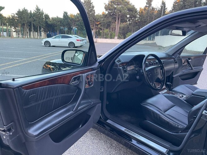 Mercedes E 240-16