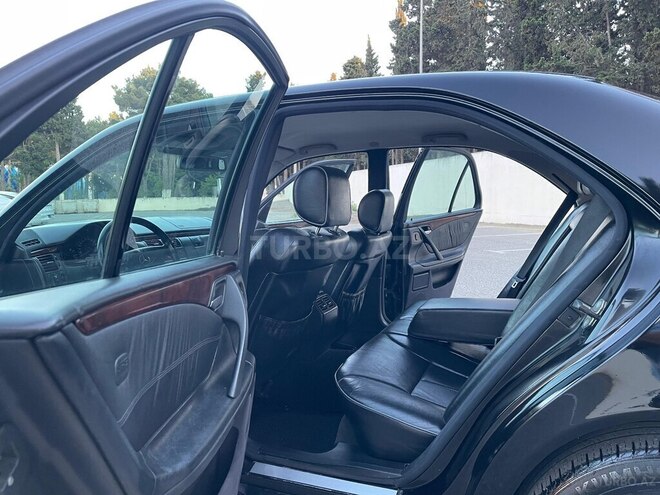 Mercedes E 240-17