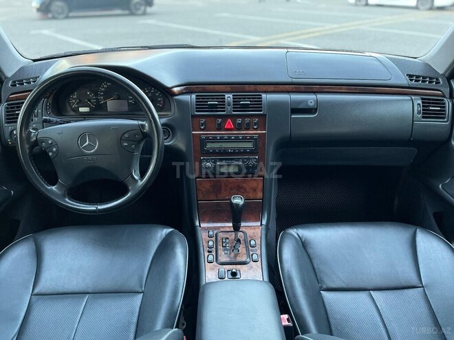 Mercedes E 240-21