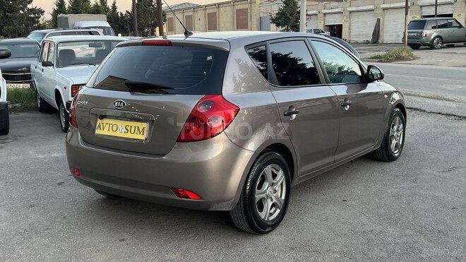 Kia Ceed-11