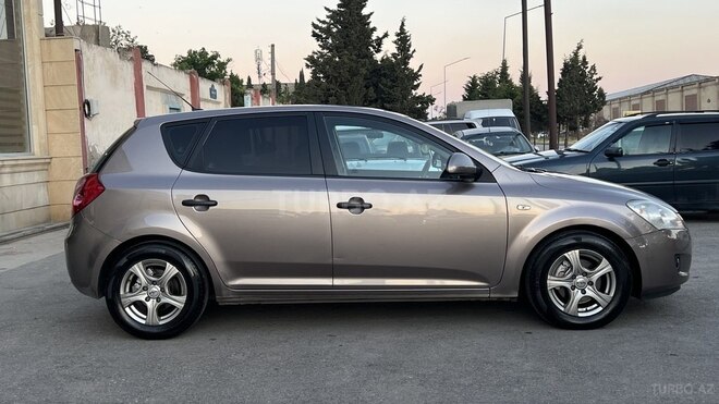 Kia Ceed-4
