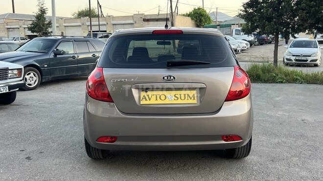 Kia Ceed-12