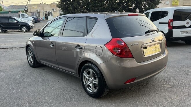 Kia Ceed-10