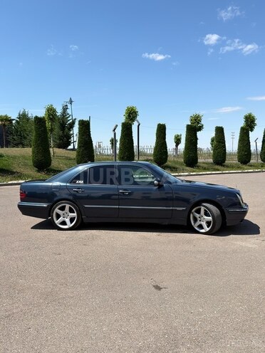 Mercedes E 220-4