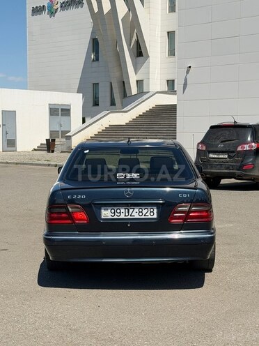 Mercedes E 220-5