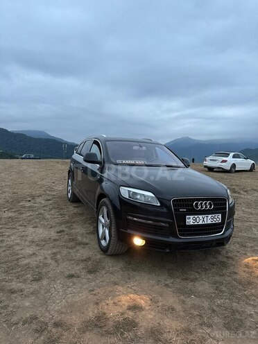 Audi Q7-1