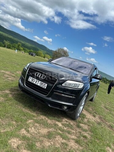 Audi Q7-4