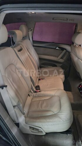 Audi Q7-8