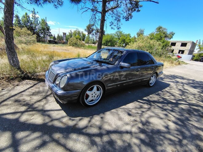 Mercedes E 240-2