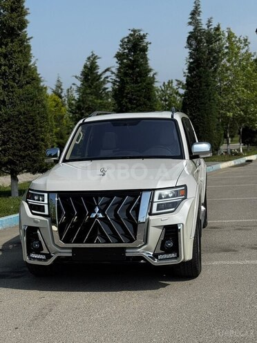 Mitsubishi Pajero-3