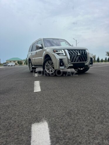 Mitsubishi Pajero-1