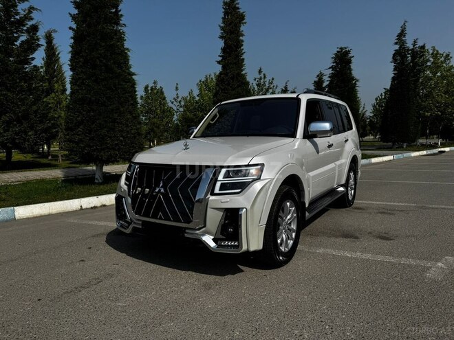 Mitsubishi Pajero-4