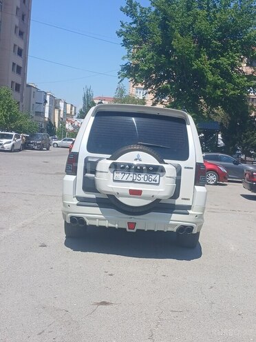 Mitsubishi Pajero-10