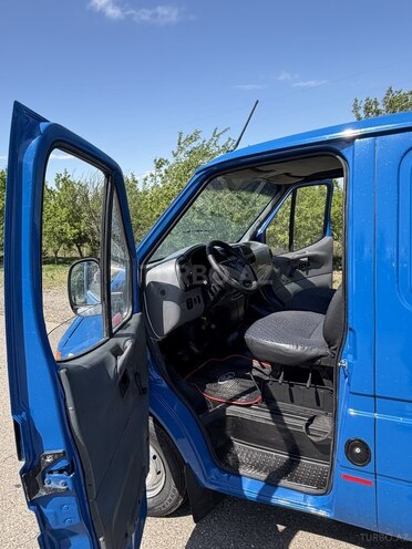 Ford Transit-11
