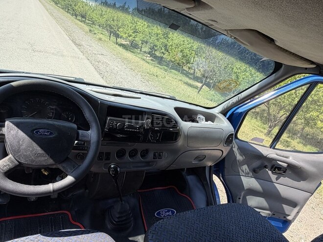 Ford Transit-10