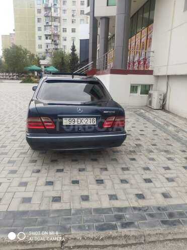Mercedes E 270-9