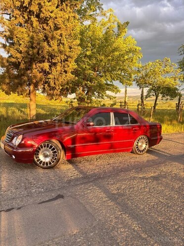 Mercedes E 240-5