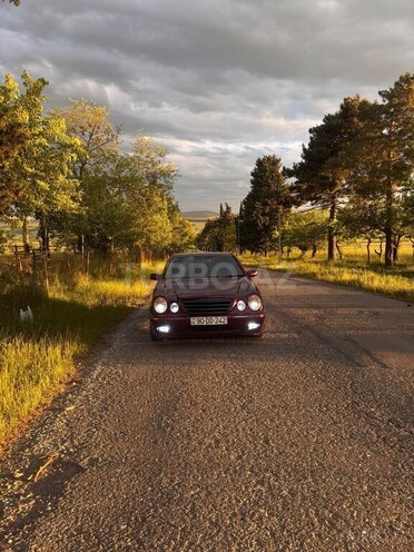 Mercedes E 240-4