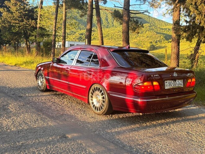 Mercedes E 240-8