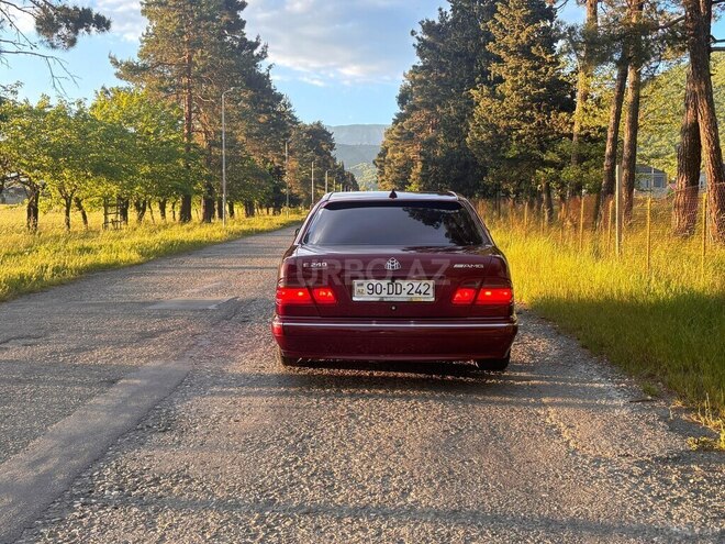 Mercedes E 240-10
