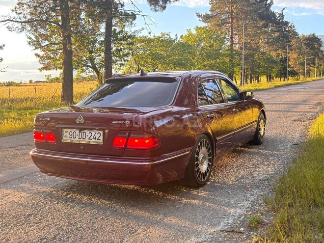 Mercedes E 240-11