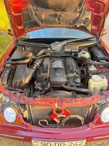 Mercedes E 240-19