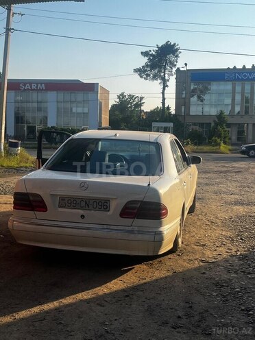 Mercedes E 220-2