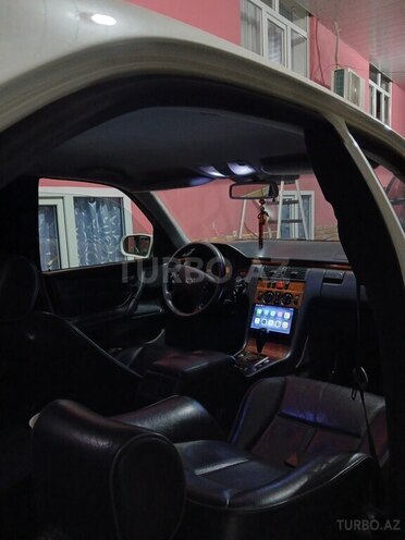 Mercedes E 220-4