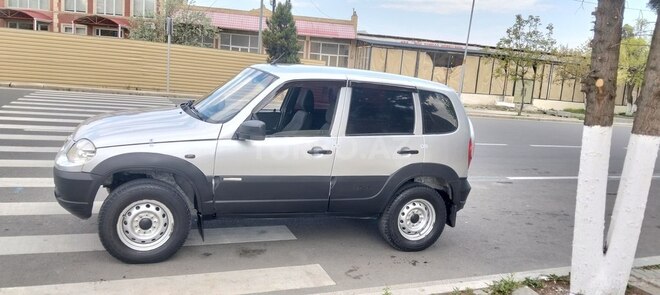 Chevrolet Niva-4