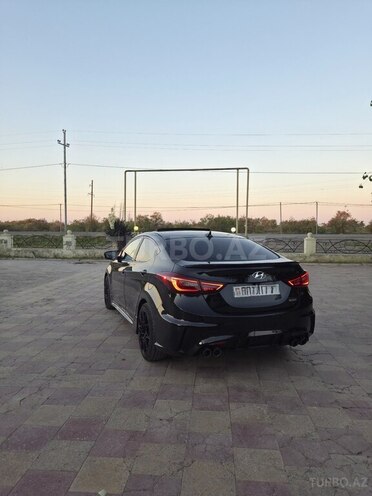 Hyundai Elantra-6