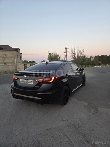 Hyundai Elantra-11
