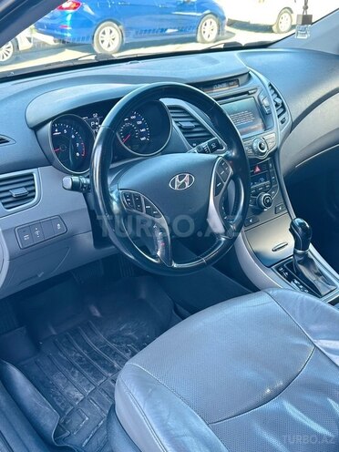 Hyundai Elantra-7