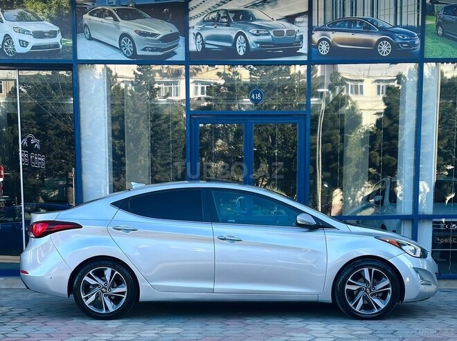 Hyundai Elantra-11