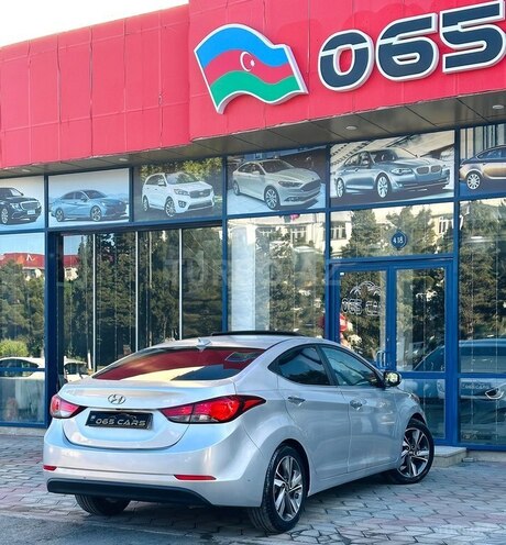 Hyundai Elantra-13