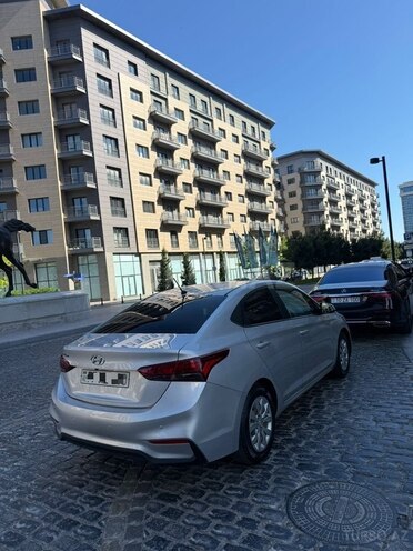 Hyundai Accent-4