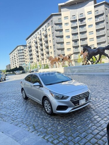 Hyundai Accent-2
