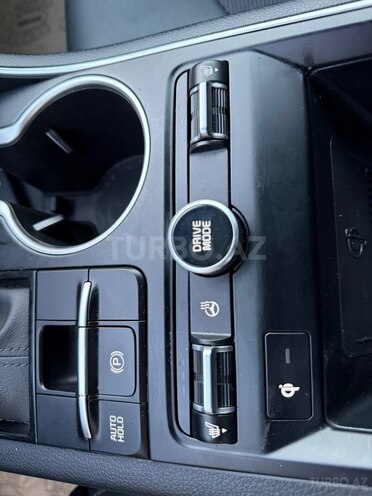 Kia K5-10