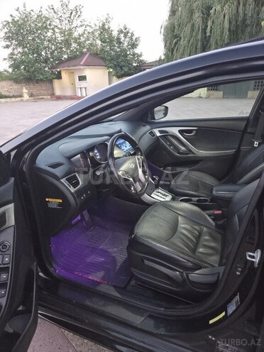 Hyundai Elantra-15