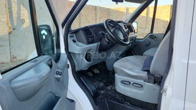 Ford Transit-7